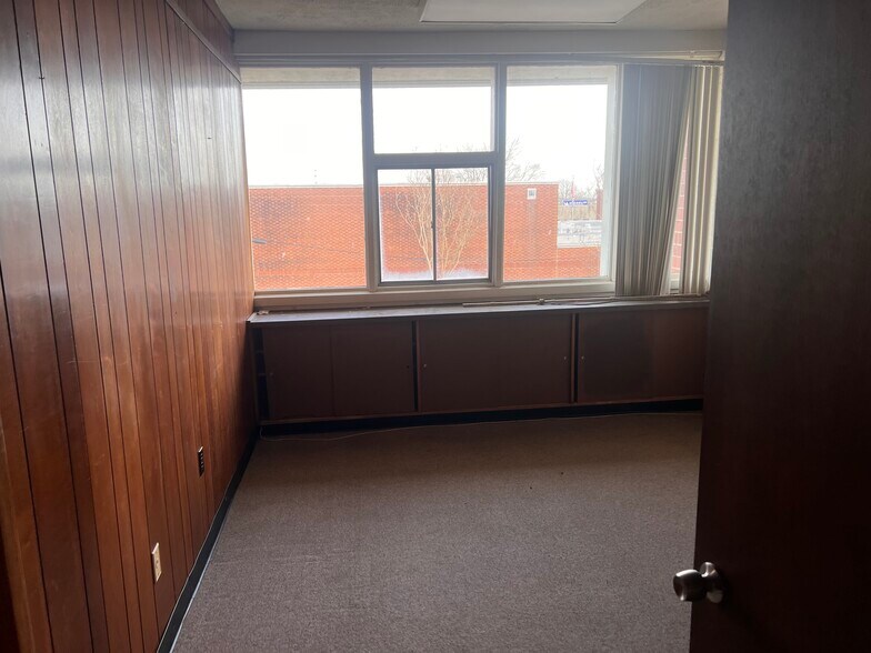 More Photos Of 309 N Main St, Salisbury Office Residential For Sale