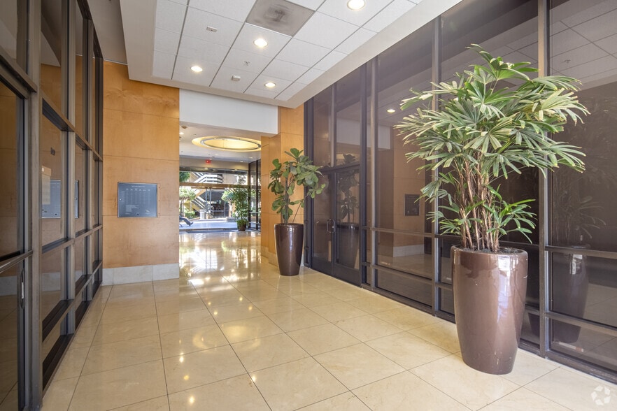 More Photos Of 4605 Lankershim Blvd, North Hollywood Office For Lease