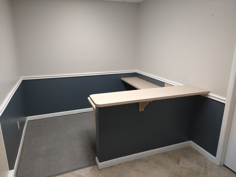 More Photos Of 6238 Presidential Ct, Fort Myers Medical For Sale