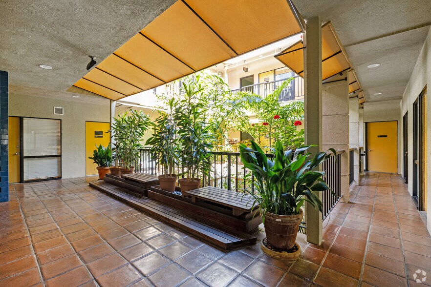 More Photos Of 520 S Sepulveda Blvd, Los Angeles Office For Lease