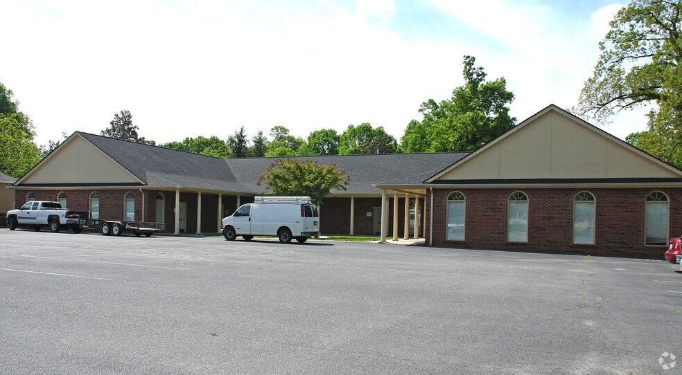 More Photos Of 211 W Lexington Ave, High Point Office For Lease