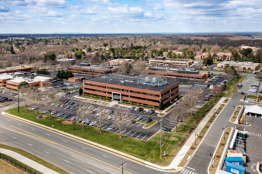 More Photos Of 704 Quince Orchard Rd, Gaithersburg Research And Development For Lease
