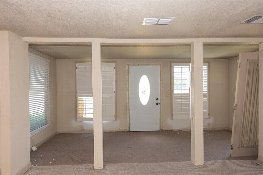 More Photos Of 603 W Main St, Johnson City Office For Sale