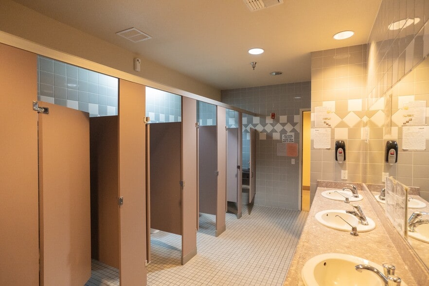 More Photos Of 401 Lesher Dr, Merced Office Residential For Lease