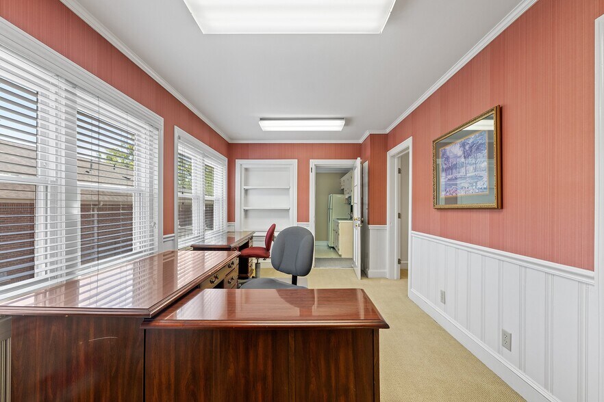 More Photos Of 210-212 E Church St, Smithfield Office For Lease