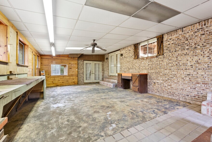 More Photos Of 30 Broadview St, Greenbrier Office For Sale