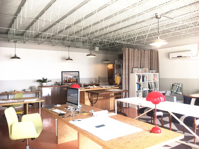 More Photos Of 5306 Middle Fiskville Rd, Austin Showroom For Lease