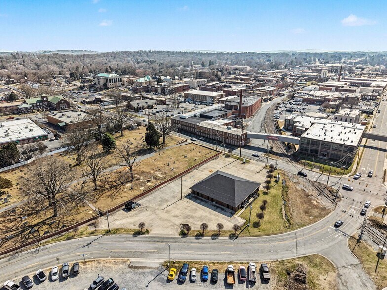 More Photos Of 208 W Salisbury St, Asheboro Medical For Lease