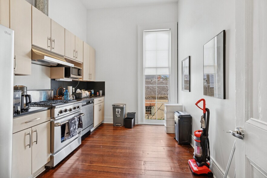 More Photos Of 3801 Magazine St, New Orleans Freestanding For Sale