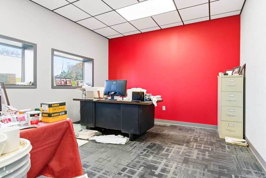 More Photos Of 13720 Aiken Rd, Louisville Warehouse For Lease