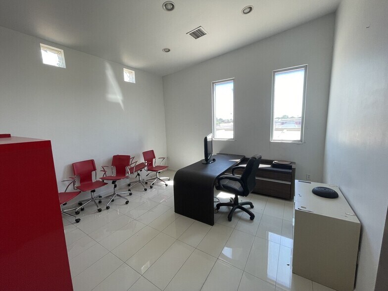More Photos Of 2828 S Country Club Dr, Mesa Department Store For Lease
