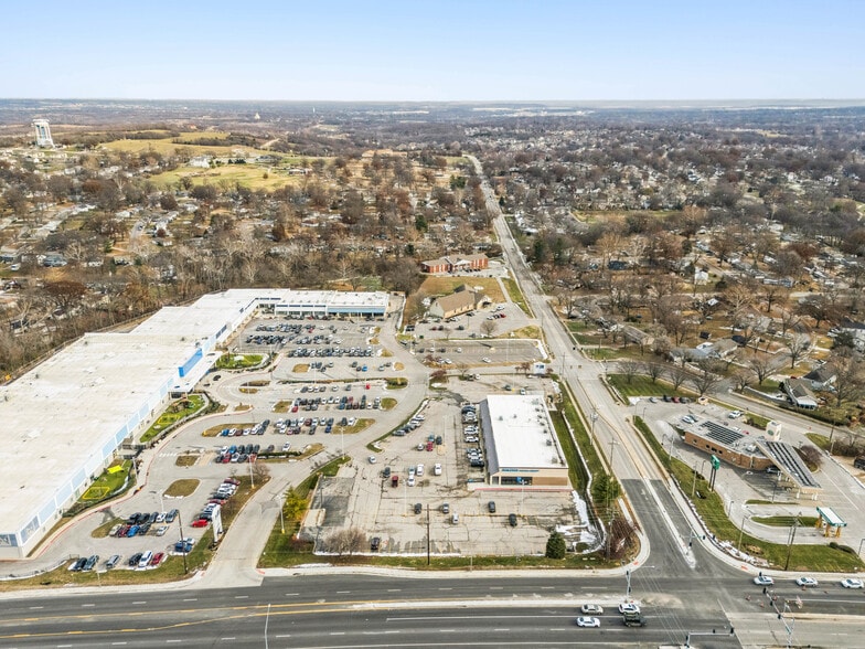 More Photos Of 6403-6479 N Prospect Ave, Gladstone Freestanding For Sale