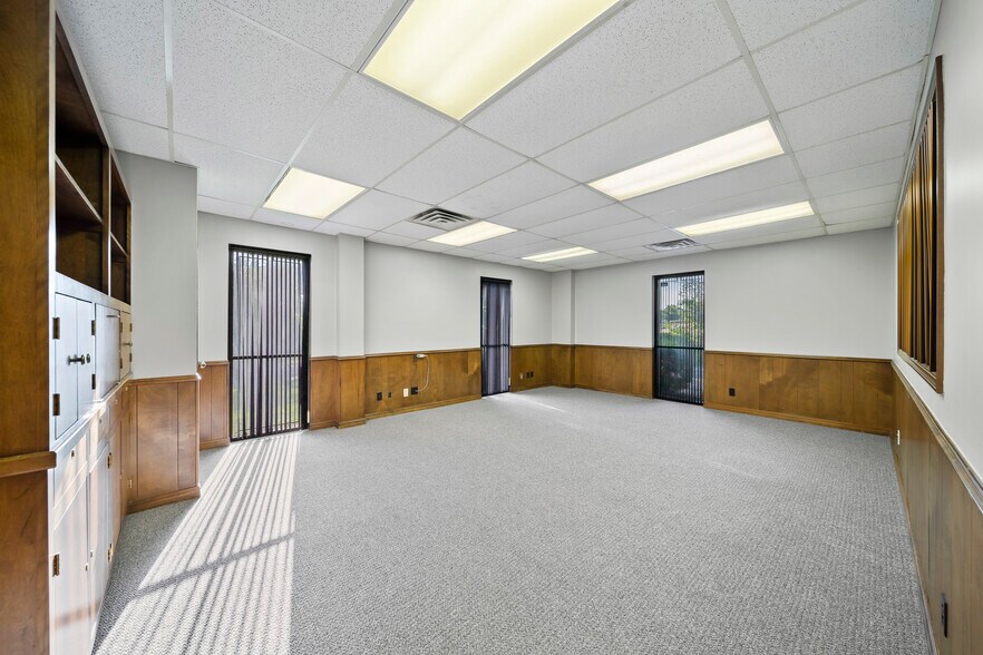 More Photos Of 1815 W Detroit St, Broken Arrow Service For Lease