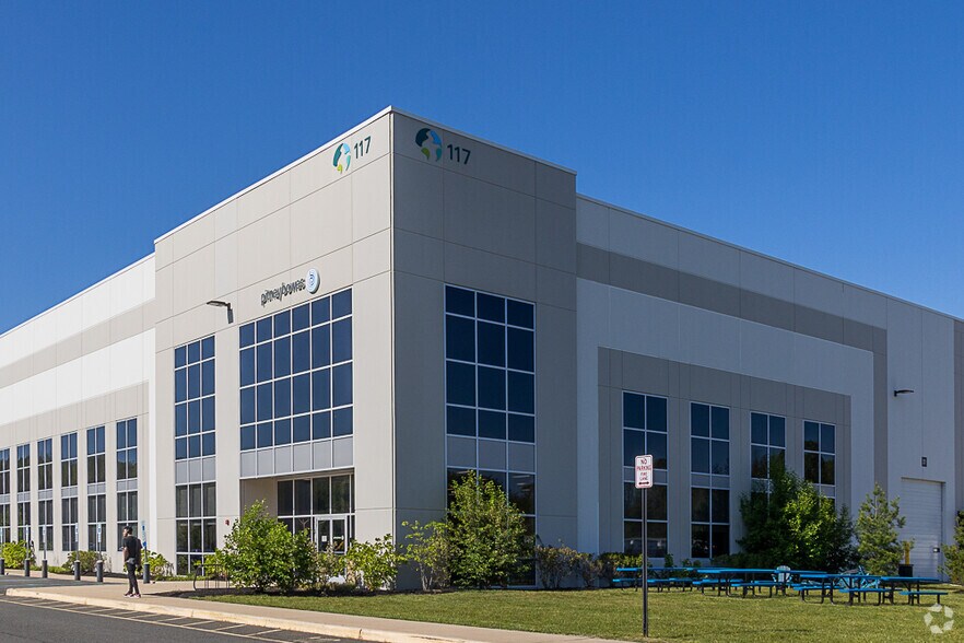 More Photos Of 117 Interstate Blvd, South Brunswick Warehouse For Lease