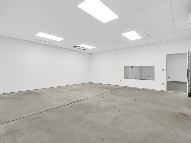 More Photos Of 5645 E Clinton Ave, Fresno Manufacturing For Lease