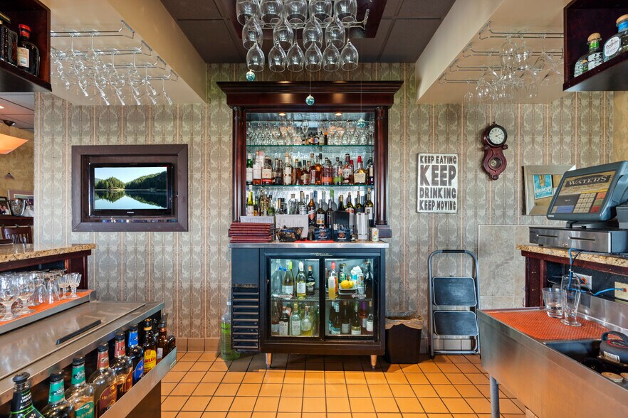 More Photos Of 824 Paul Bunyan, Bemidji Restaurant For Sale
