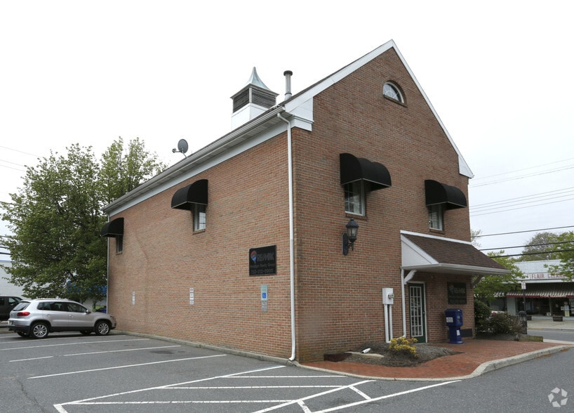 More Photos Of 756 River Rd, Fair Haven Office For Lease