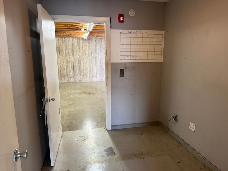More Photos Of 14611 W Edison Dr, New Lenox Warehouse For Lease