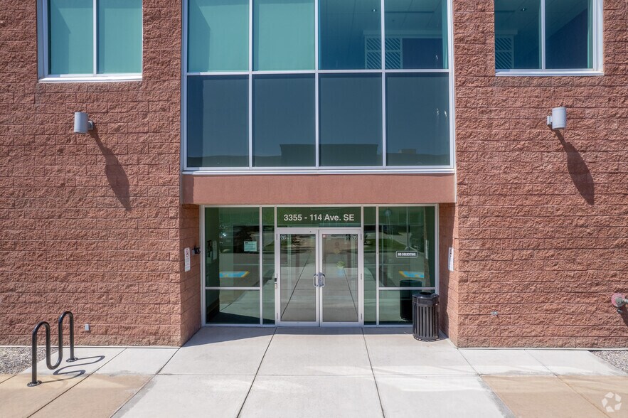 More Photos Of 3355 114th Ave SE, Calgary Office For Lease