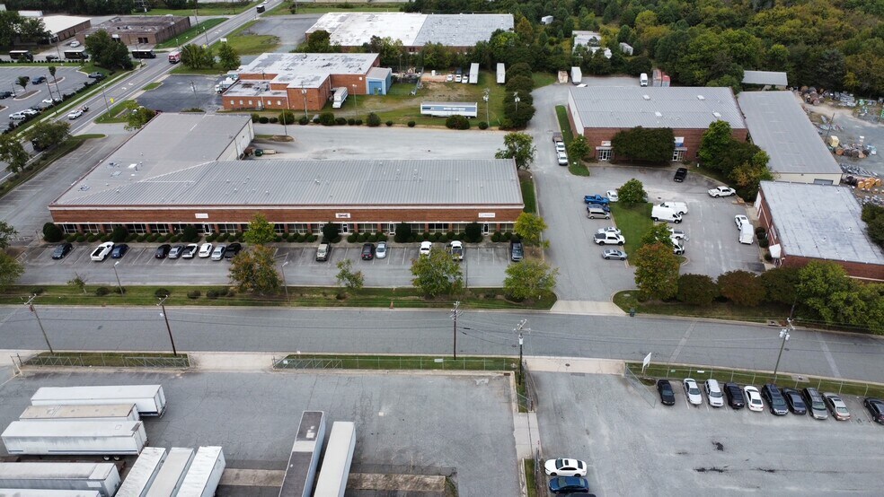 More Photos Of 215 Industrial Ave, Greensboro Warehouse For Lease