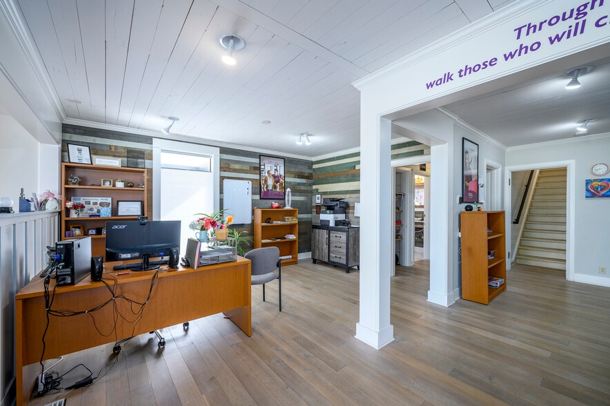 More Photos Of 636 NE Baker St, Mcminnville Freestanding For Sale