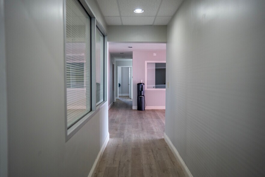 More Photos Of 4925 Avenue H, Rosenberg Warehouse For Lease