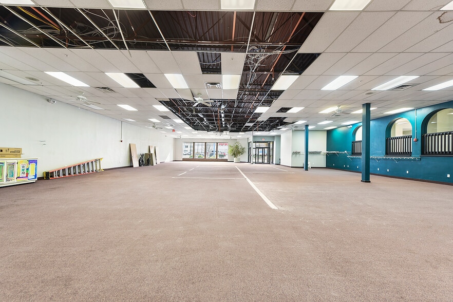 More Photos Of 4749 Baum Blvd, Pittsburgh Showroom For Lease