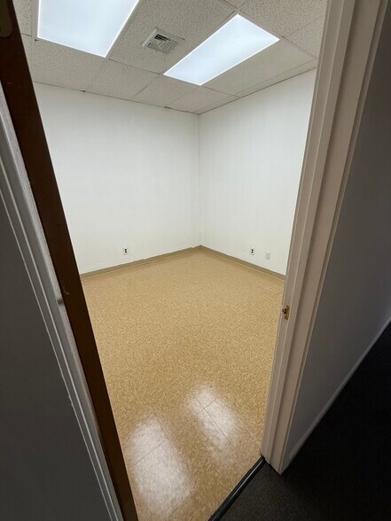 More Photos Of 991 Main St, Holbrook Medical For Lease