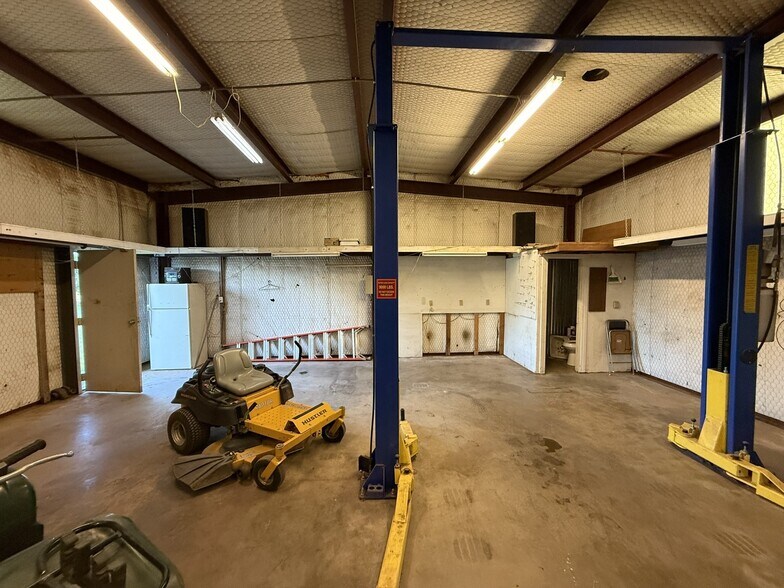 More Photos Of 1020 E Marshall Howard Blvd, Littlefield Warehouse For Sale