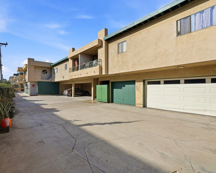 More Photos Of 16105 S Denker Ave, Gardena Multifamily For Sale