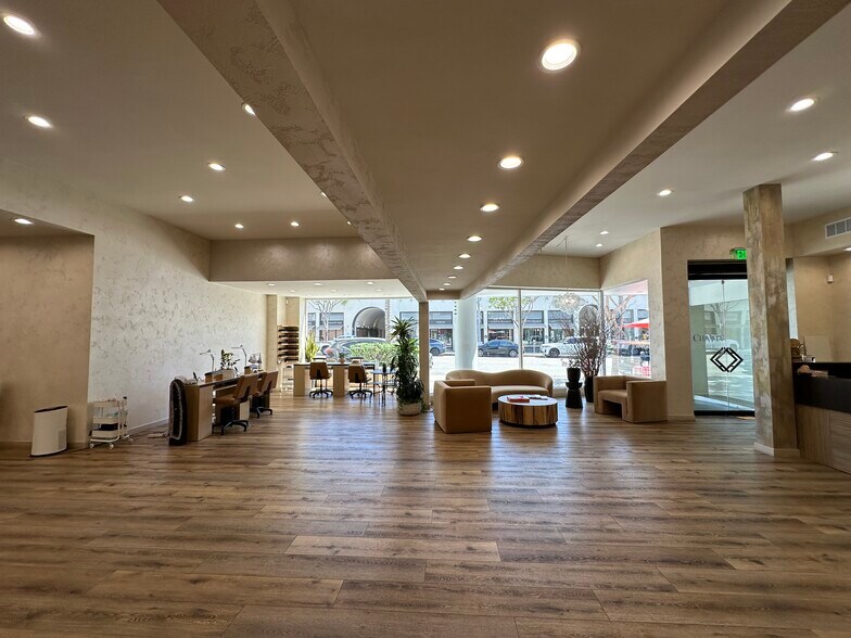 More Photos Of 351-355 N Canon Dr, Beverly Hills Storefront Retail Office For Lease