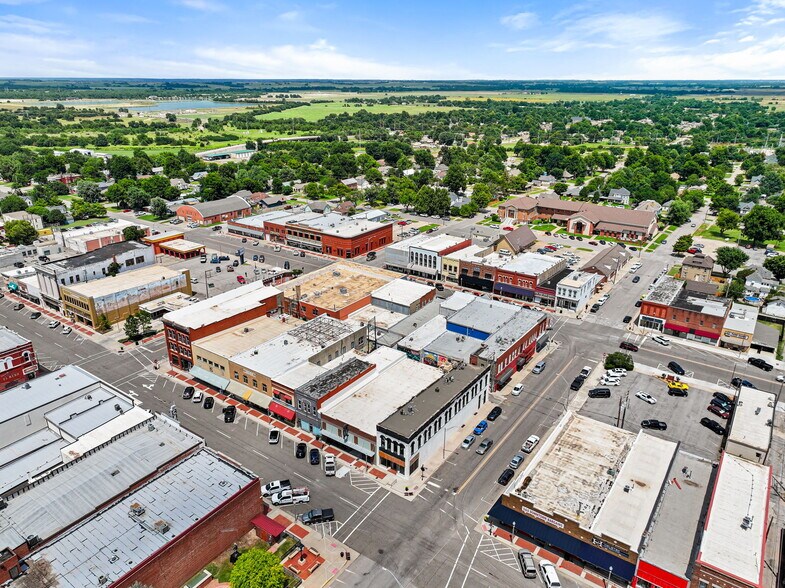 More Photos Of 121 S Bickford Ave, El Reno Storefront For Lease