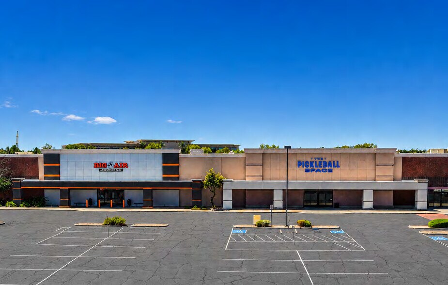 More Photos Of 5665 W Bell Rd, Glendale Department Store For Sale