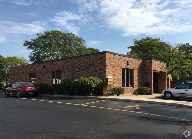 More Photos Of 1665-1695 Elk Blvd, Des Plaines Office For Lease