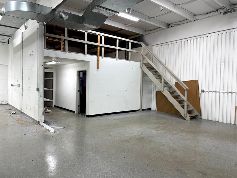 More Photos Of 8060 Reading Rd, Cincinnati Flex For Lease