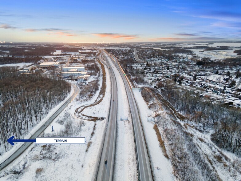 More Photos Of Av Pierre-Dansereau, Salaberry-de-valleyfield Warehouse For Sale