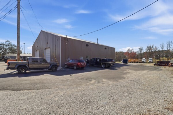 More Photos Of 1018 Abiff Rd, Bon Aqua Service For Sale