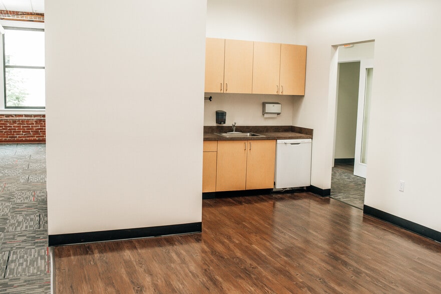 More Photos Of 920 SW 3rd Ave, Portland Office For Lease
