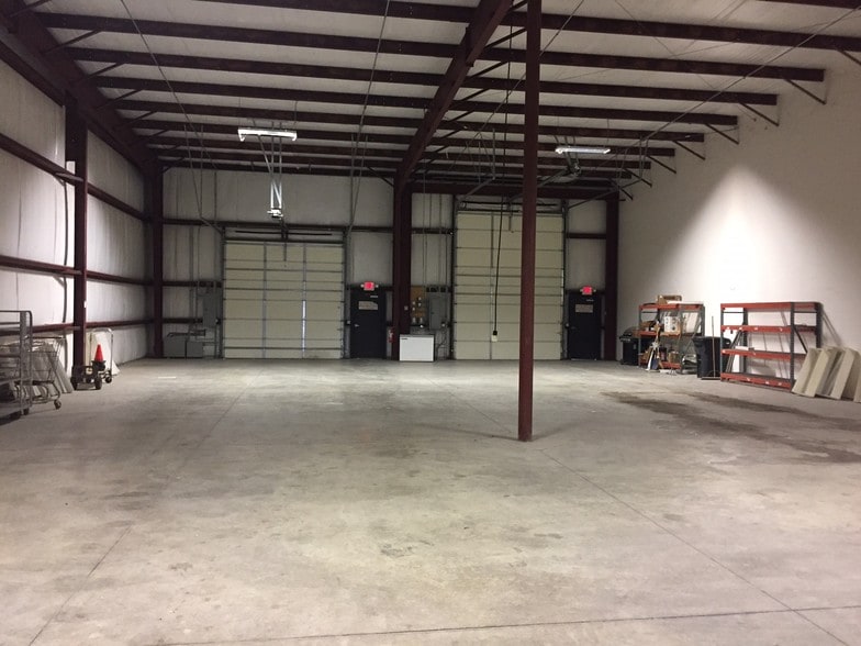 More Photos Of 9154 Woodend Rd, Edwardsville Flex For Lease