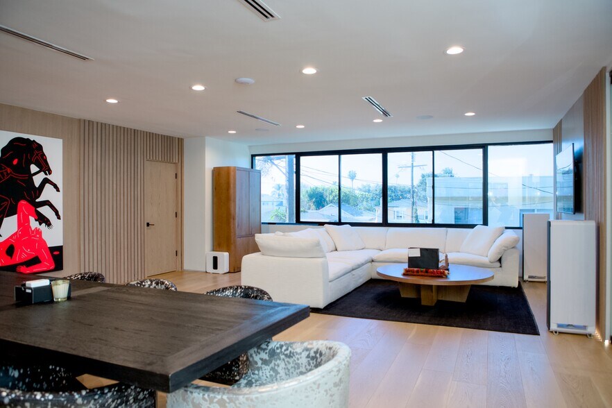 More Photos Of 648 N St. Andrews Pl, Los Angeles Loft Creative Space For Lease