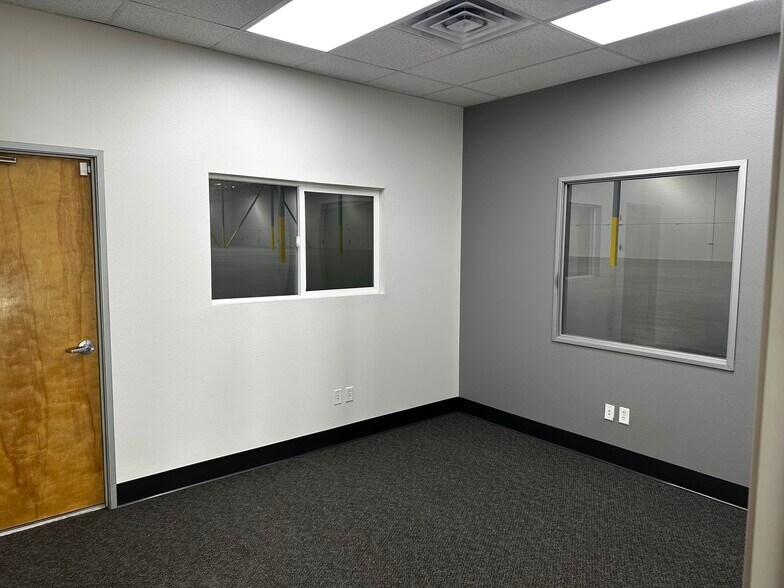 More Photos Of 3101 N Lamb Blvd, Las Vegas Distribution For Lease