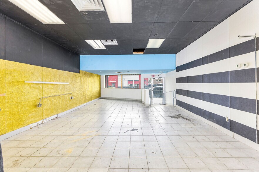 More Photos Of 4539 Montgomery Rd, Cincinnati Storefront Retail Residential For Lease