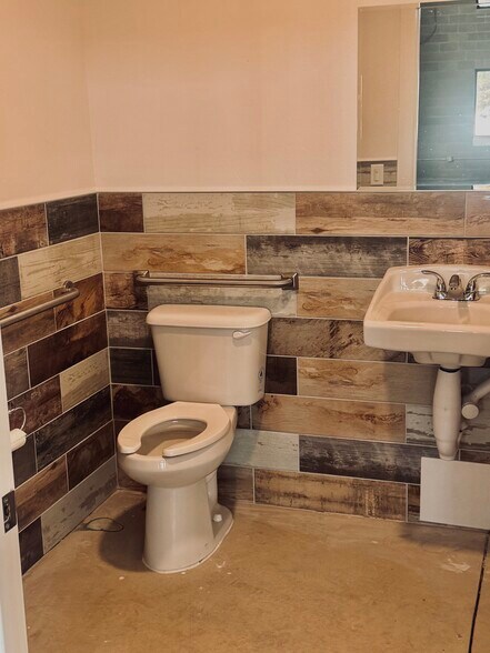 More Photos Of 375 W Millennium Way, Midvale Light Distribution For Lease