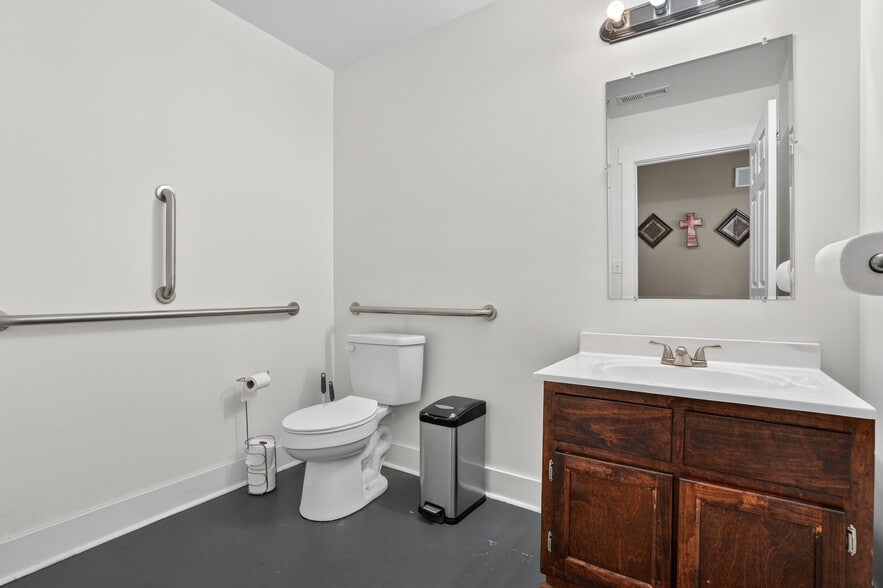 More Photos Of 615 S 2nd St, Central City Specialty For Sale