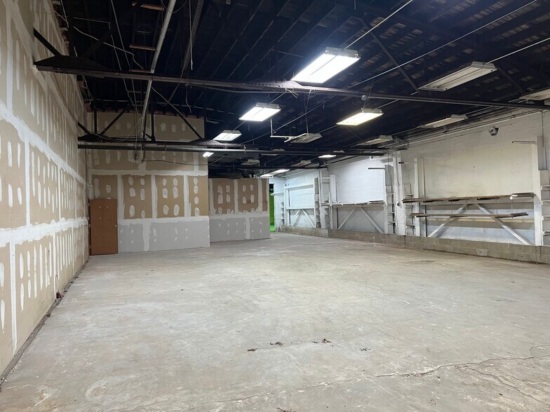 More Photos Of 537 Lincoln Hwy, East McKeesport Storefront For Sale