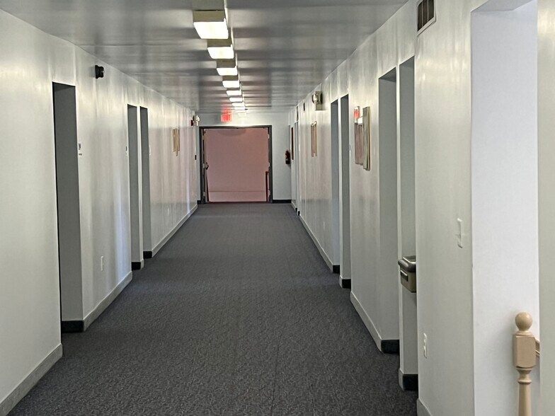 More Photos Of 236 Middlebelt Rd, Garden City Religious Facility For Lease