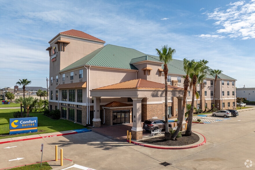 More Photos Of 16931 Texas Ave, Webster Hotel For Sale