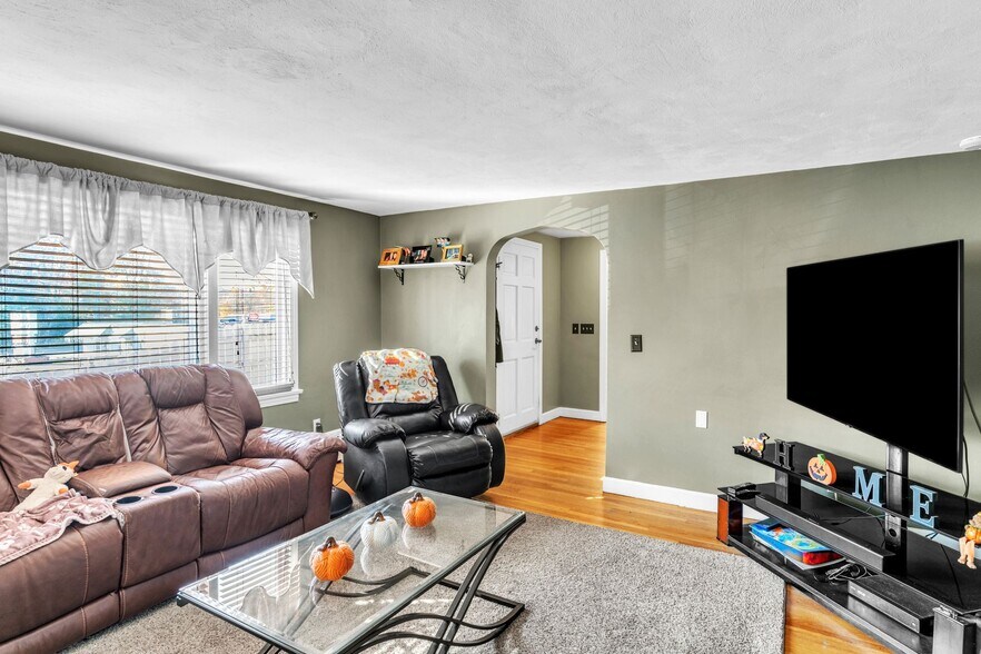 More Photos Of 371 Boston West Rt, Monson Specialty For Sale