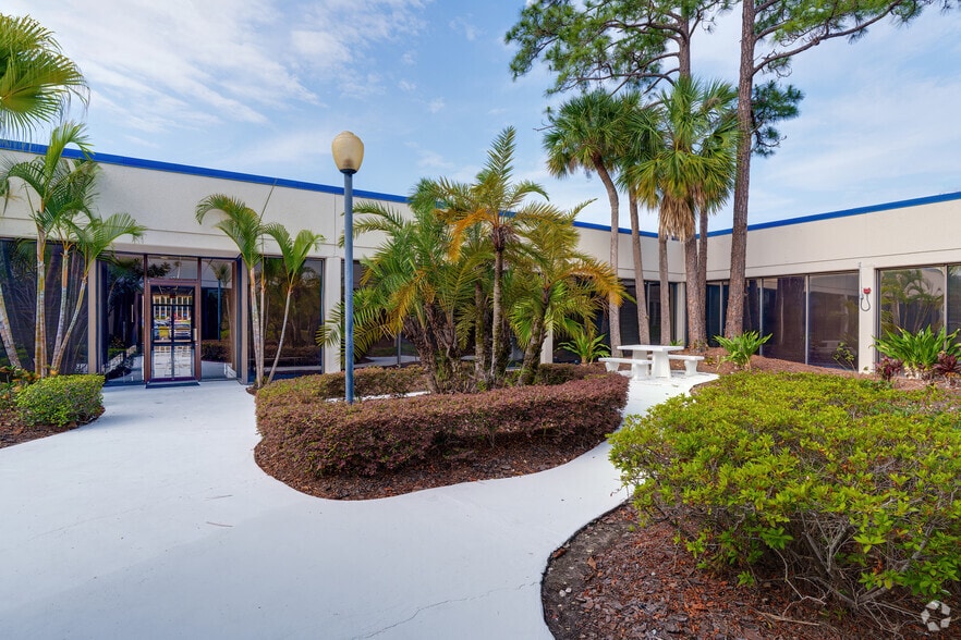 More Photos Of 6925 Lake Ellenor Dr, Orlando Unknown For Lease