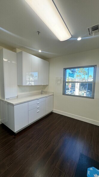 More Photos Of 375 N Canon Dr, Beverly Hills Healthcare For Lease